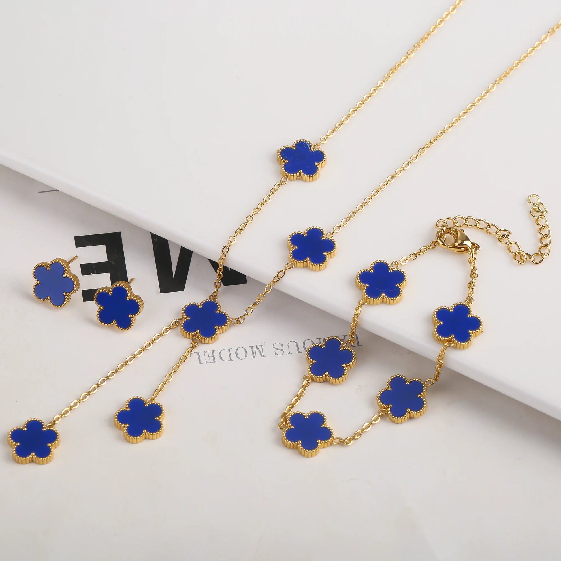 Aurelia Clover