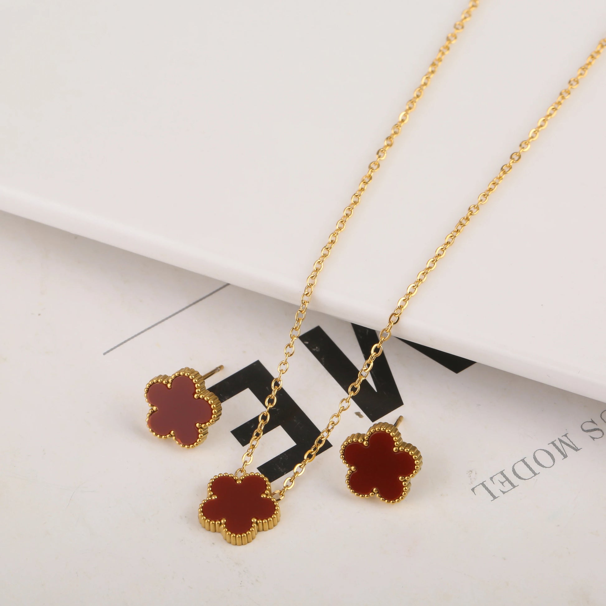 Aurelia Clover