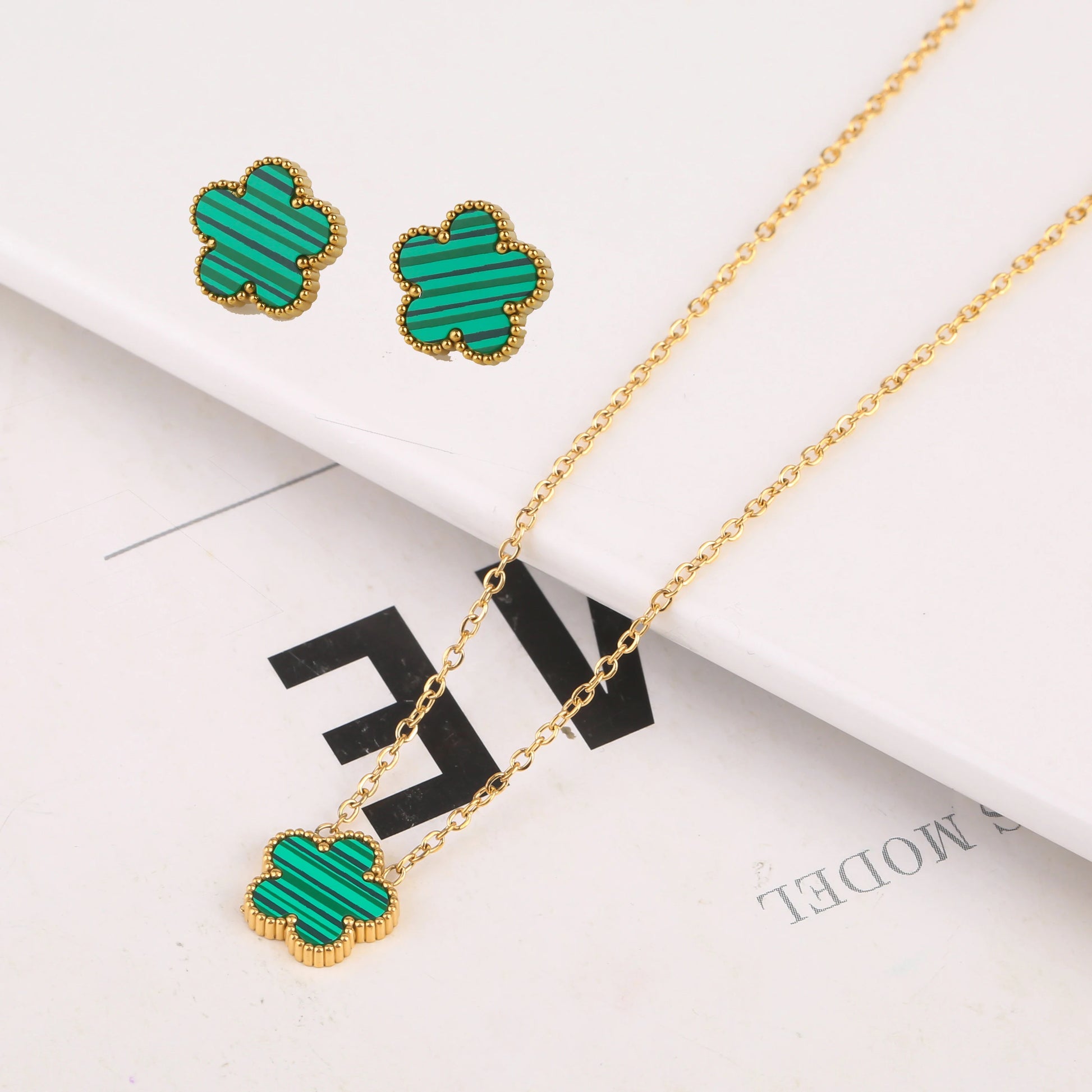 Aurelia Clover